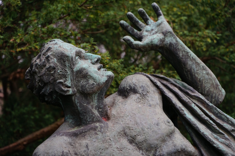 focus on foreground, 5K, statue, no people, stone, craft, faith, architecture, art and craft, cemetery, christian, mindfulness, representation, solid