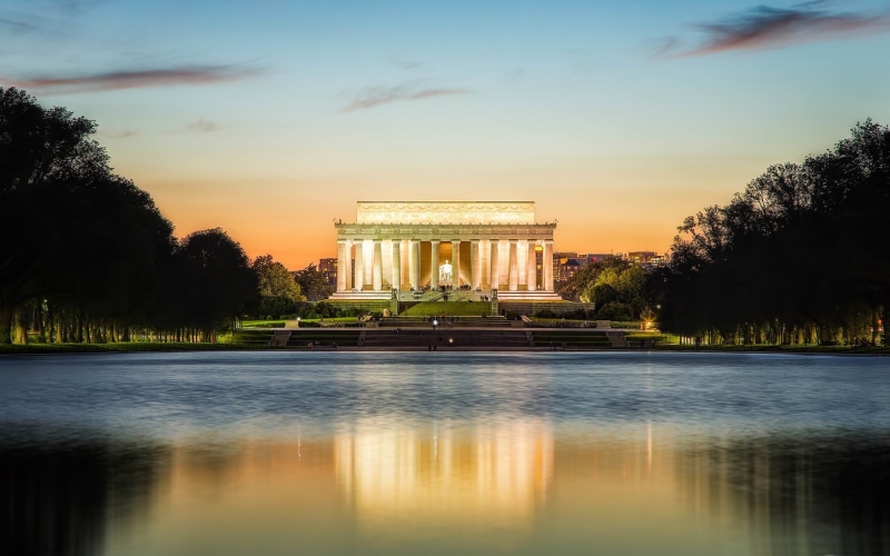 history, no people, building exterior, tourism, lincoln, lake, nature, reflection, plant, s, 2K, high, cloud - sky, city, the past, memorial