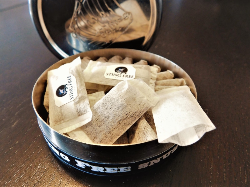 portion snus, high angle view, bengt wiberg, moist snuff, container, harm reduction, wellbeing, dip, sweet food, patented snuff, text, food and drink, focus on foreground