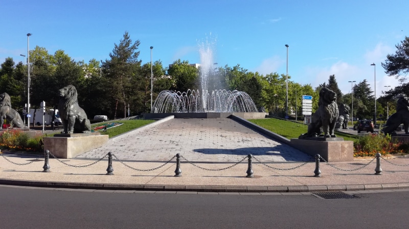 sky, fountain, architecture, outdoors, water, day, 4K, nature, sculpture, ornamental garden, representation, statue, art and craft, roundabout, elancourt