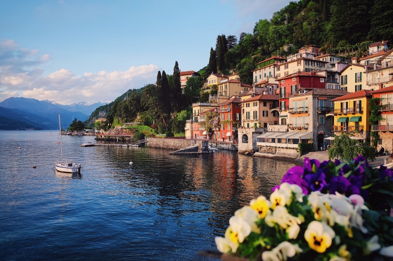 built structure, residential district, city, flowering plant, mountain, nature, building exterior, outdoors, sundown, waterfront, boat, alp, varenna, sky