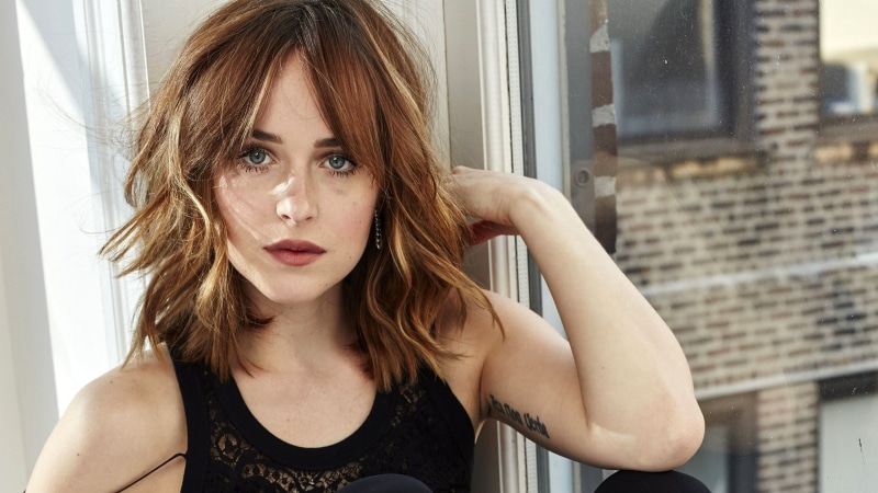 headshot, portrait, looking at camera, young adult, real people, hair, Dakota Johnson, celebrity, human face, young women, hairstyle, 2K, one person, long hair