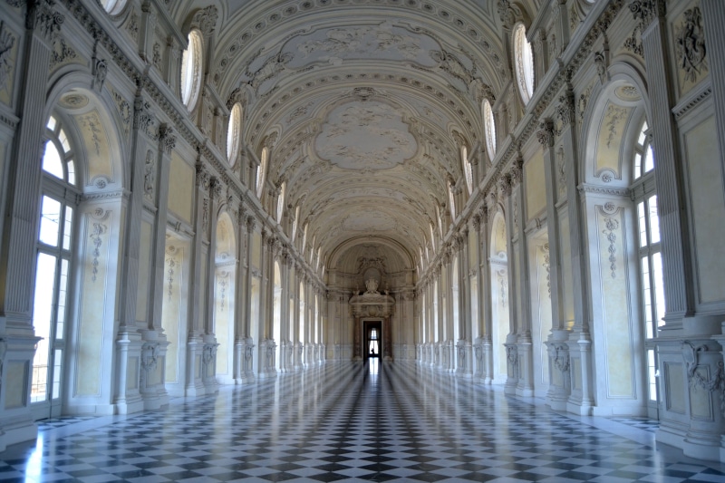 indoors, ornate, walking, tourism, corridor, one person, wall, geometries, 4K, room, the past, real people, paint, history, royal palace, arch, day, the way forward