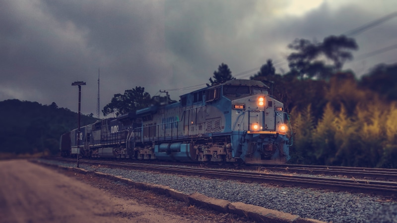 dusk, engine, passing, rail transportation, train track, railroad track, emburá, shipping container, train - vehicle, motor, urban, railroad car, brazil