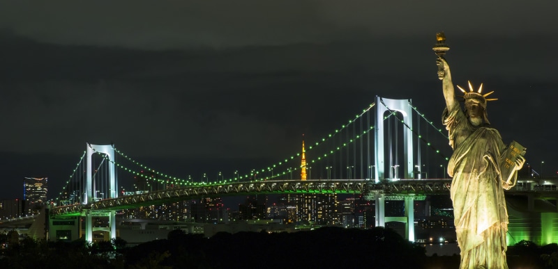 night, illuminated, connection, architecture, statue, no people, built structure, bridge, travel, art and craft, travel destinations, 4K, Statue of Liberty