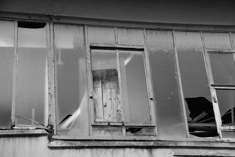 old, building, damaged, building exterior, glass - material, 4K, carreaux, built structure, transportation, carreaux casss, ruines, mode of transportation