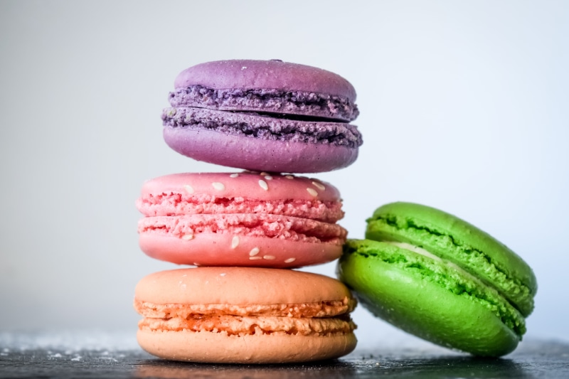 yellow, france, candy, choice, cultures, gourmet, brown, almond Macaroon, indoors, baked, color Image, cookie, 5K, unhealthy eating, white, dessert, food