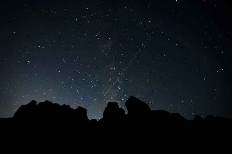 mountain, star, silhouette, space, way, night sky, nocturna, galaxy, 5K, stars, low angle view, cielo, infinity, sky, star field, nighttime, outdoors