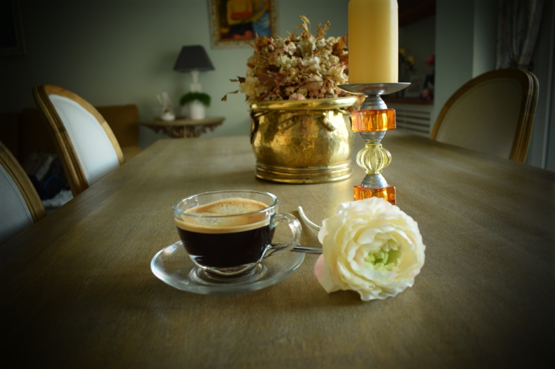 crockery, tea cup, tea, drink, coffee, coffee cup, coffee - drink, 4K, plant, indoors, mug, food and drink, pacto, café, flowering plant, freshness, table