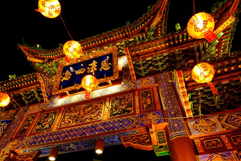 low angle view, cultures, yokohama, belief, lighting equipment, building exterior, 5K, lanterns, kanagawa japan, lighting, ornate, china town, chinese