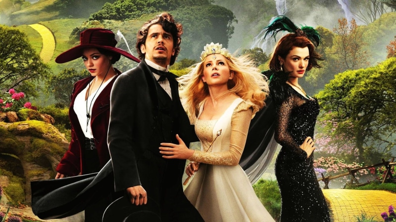lifestyles, Oz the Great and Powerful, Mila Kunis, outdoors, Michelle Williams, young adult, well-dressed, couple - relationship, people, formalwear