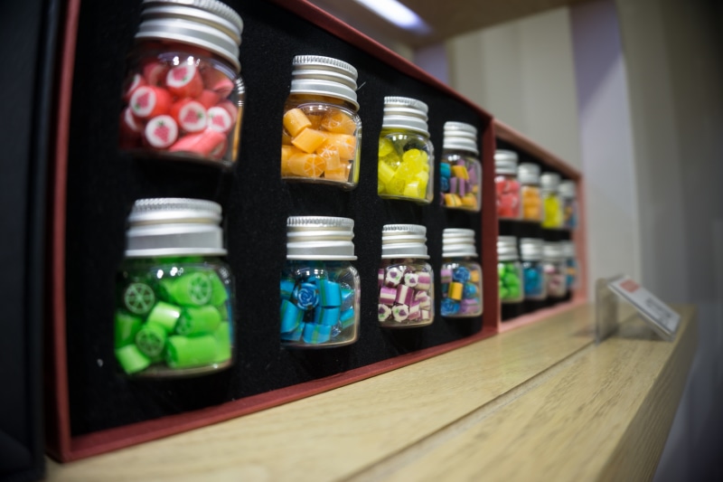 food, vending machine, no people, selective focus, food and drink, variation, 5K, container, sweets, indulgence, still life, close-up, multi colored, China