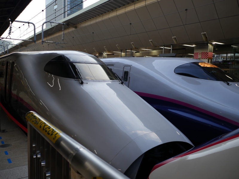 motor vehicle, tokyo station, stationary, transportation, land vehicle, reflection, windshield, no people, day, bullet train, luxury, modern, tohoku shinkansen