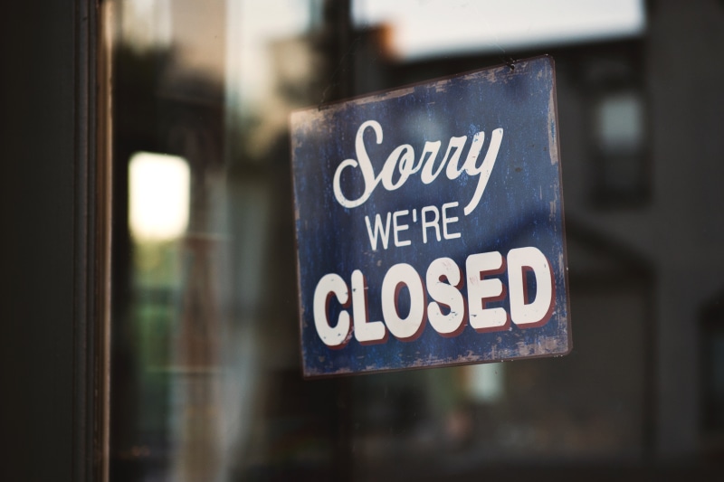 information sign, closed, retail, inscription, store, re, glass - material, 5K, indoors, message, street, information, door, sorry, sign, business, capital letter