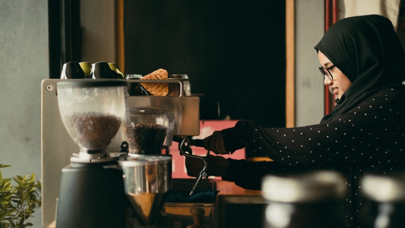 pouring, person, alcohol, latte, cup, coffee, cafeteria, restaurant, shelf, food and drink, indoors, one person, woman, bartender, black, hardwood, young adult