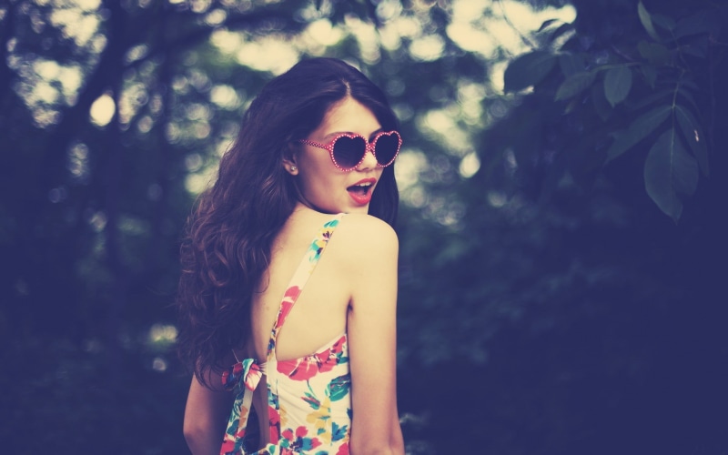 leaves, girl. brunette, trees, rhinestones, for your desktop, tree, mood, background, foliage, heart, pink, form. face, glasses, mouth, 1080P