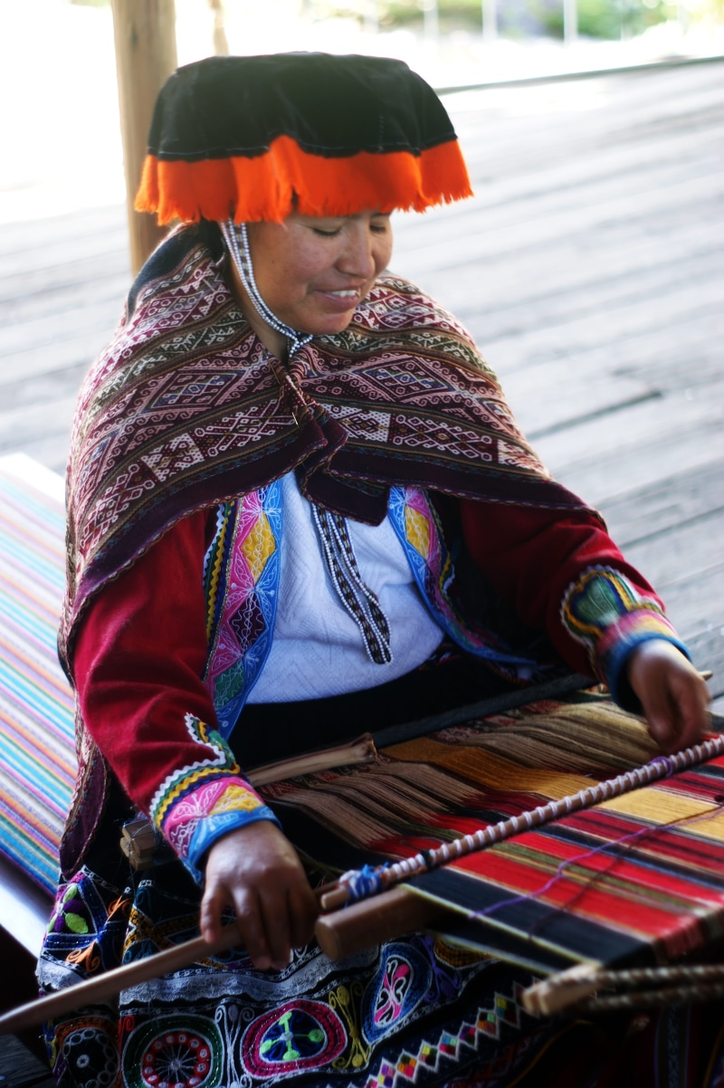 adult, tradition, three quarter length, lifestyles, skill, scarf, outdoors, 4K, leisure activity, weaver, peru, real people, looking away, day, sierra