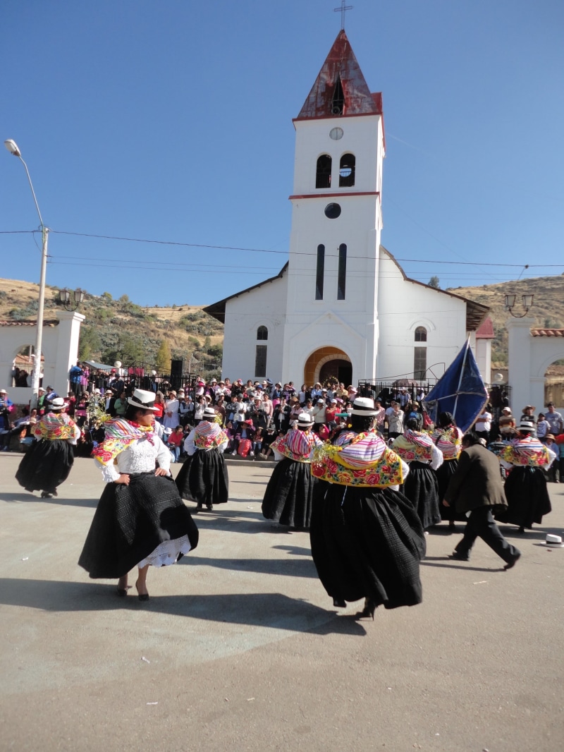 nature, crowd, street, sierra, religion, outdoors, place of worship, colors, peruvian, culture, large group of people, city, architecture, folklore, 2K
