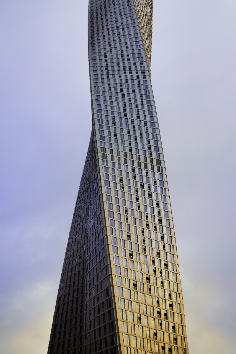 tower, cayan tower, day, financial district, sky, high-rise, reflection, architecture, low angle view, 4K, building exterior, outdoors, tall - high, travel destinations