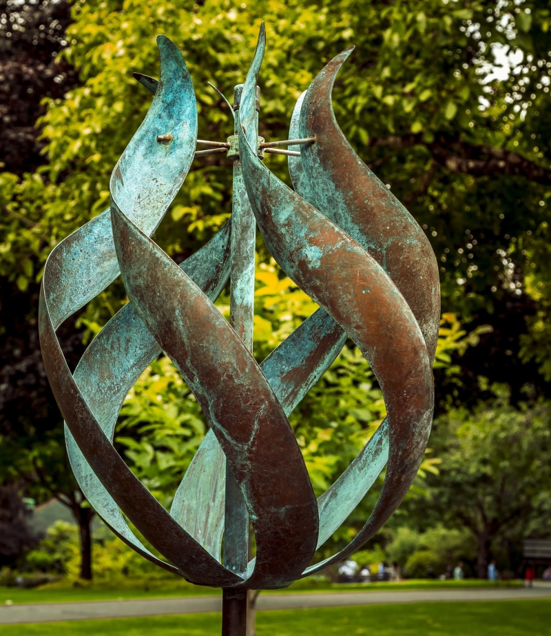 iron - metal, shape, wind chimes, outdoors, abandoned, day, green color, wrought iron, weathered, safety, old, focus on foreground, 2K, rusty, garden