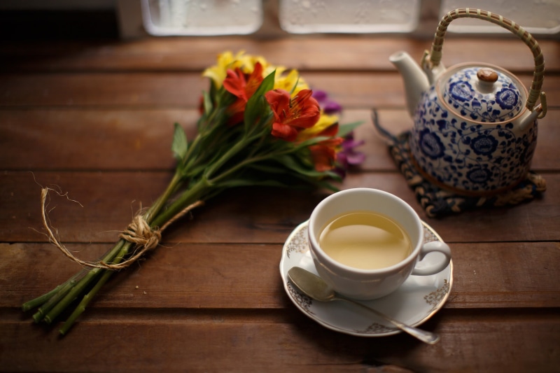 mug, red, teacup, bouquet, flowers, photography, cup, white, still life, tea cup, teapot, food, yellow, coffee - drink, table, set, flower, hot drink, indoors