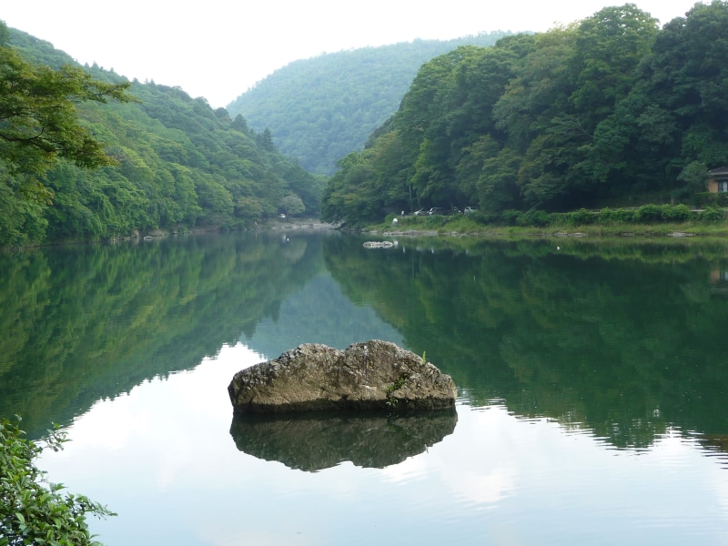 no people, waterfront, tranquil scene, outdoors, idyllic, japan, day, tranquility, beauty in nature, 2K, river, mountain, plant, solid, nature, lake, reflection