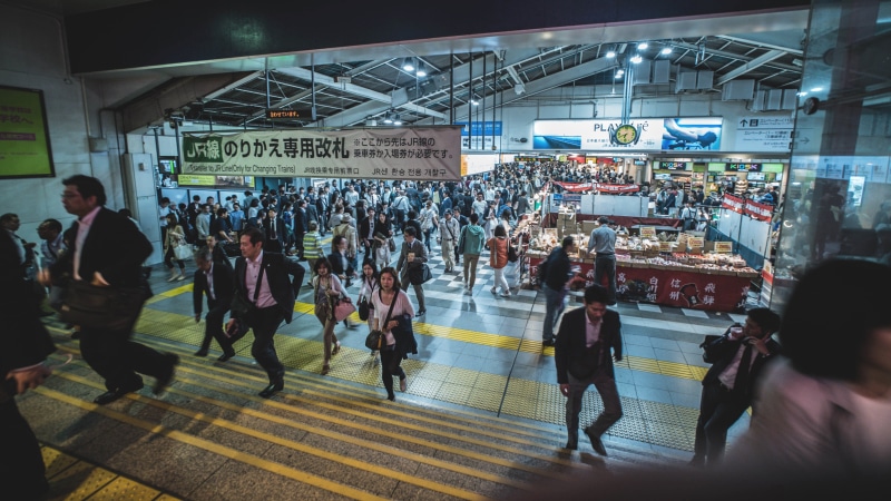moving, building, bustle, lost, exploration, 4K, group of people, text, mode of transportation, lifestyles, travel, crowd, indoors, railroad station, tokyo