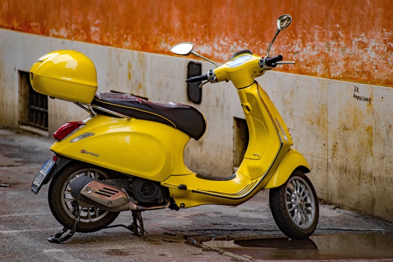 motorbike, motor, transport, 5K, street, transportation, travel, taxi, parked, land vehicle, car, no people, motor scooter, architecture, stationary, city