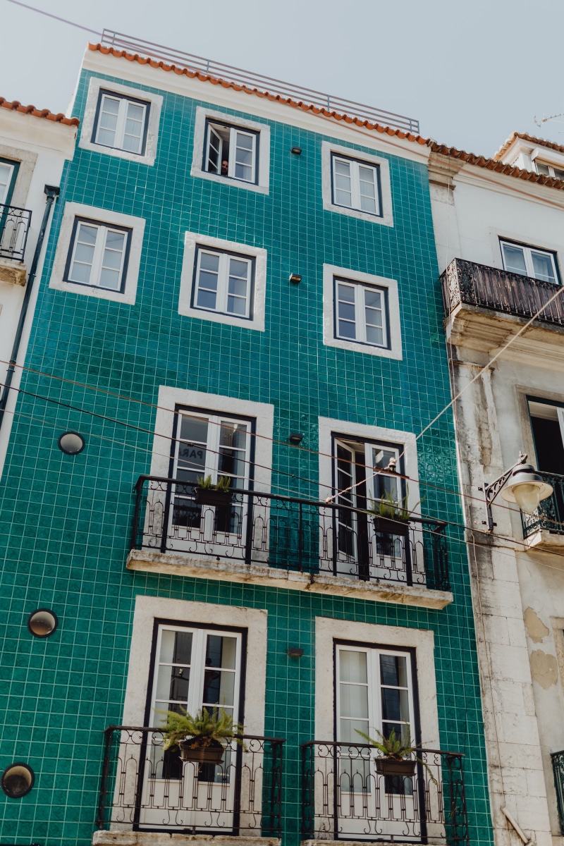clear sky, city, 4K, day, residential district, june, reflection, built structure, facade, lisboa, nature, buildings, green color, house, architecture