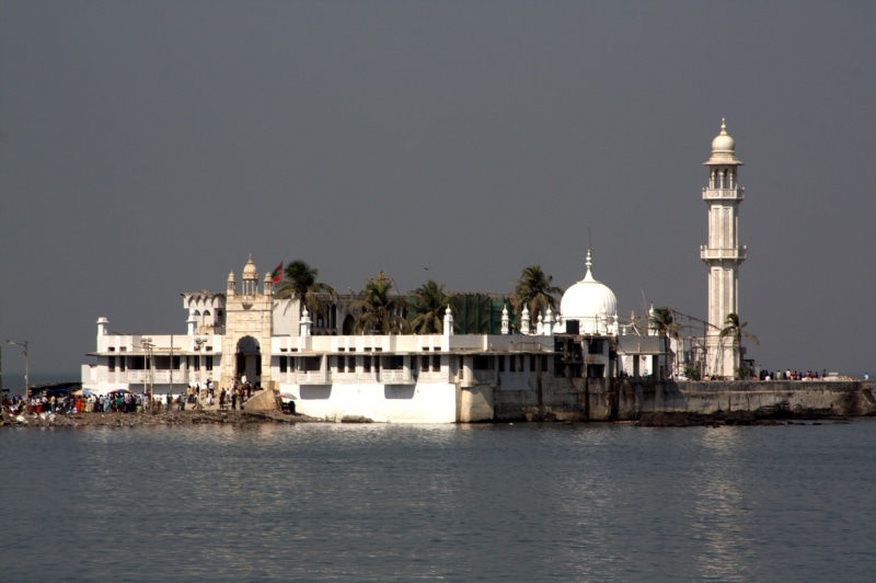 building, sky, islam, nature, minaret, ocean, religion, outdoors, waterfront, islamic, clear sky, copy space, place of worship, travel destinations, haji ali shrine