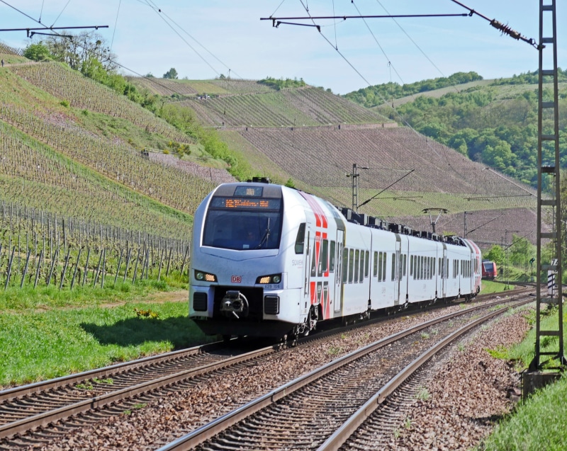 deutsche bahn, regional-express, mode of transportation, 2K, diplomatic traffic, day, green color, vineyards, no people, regional train, transportation