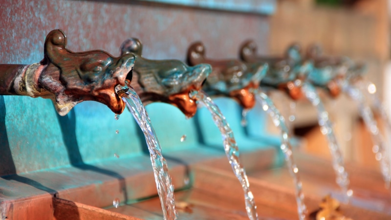 architecture, representation, flowing, running water, clean water, selective focus, drinking water, indoors, drop, nature, day, human representation, water
