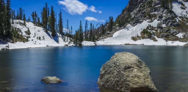 snow, mountain, tranquil scene, forest, blue, pine tree, rock - object, jackson hole, 4K, lake, green, rocky mountains, beauty in nature, idyllic, day