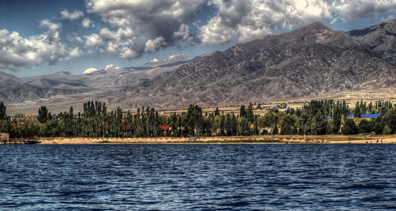 leaf, horseback  riding, Fotograf, Ysyk-Köl, 1080P, body of water, Foto, landscape, green leaf, lat, flickr, mountain Range, airport, body, Kyrgyzstan