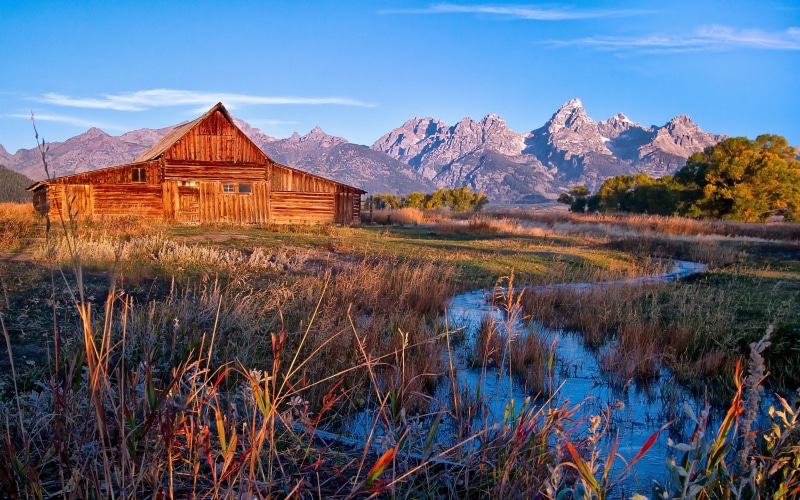 laptop, ranch, house, outdoors, hole, 5K, beauty in nature, tranquil scene, mountain, moran, rural scene, sky, architecture, red, park, called