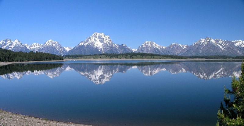 cold temperature, landscape, tranquil scene, reflection, beauty in nature, outdoors, blue, sky, water, no people, mountain, 1080P, coniferous tree, mountainous