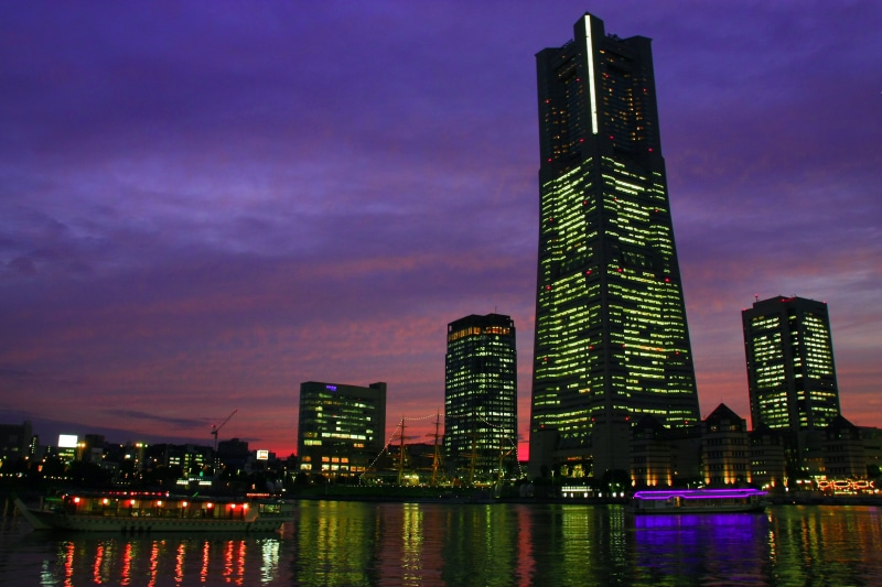 sea  boat, urban Skyline, sky, purple, lat, boats, dusk, photography, urban Scene, geo, ship, rise, high-rise building, famous Place, night, cityscape