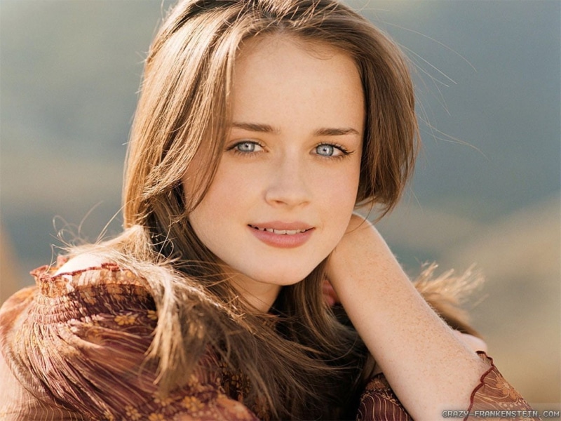smiling, s, one person, d, human hair, looking at camera, 480P, teenager, young adult, long hair, outdoors, brown hair, young women, portrait, beautiful people