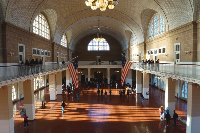 flooring, new york, education, big cities, lifestyles, New York, america, large group of people, history, 5K, travel destinations, city, arch, flag, New York