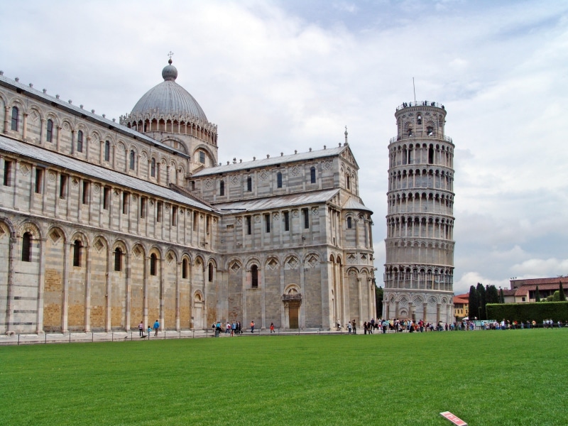 Pisa, architecture, incidental people, Leaning Tower, Italy, nature, leaning, outdoors, built structure, tourism, landmark, sky, cloud - sky, 2K, building exterior