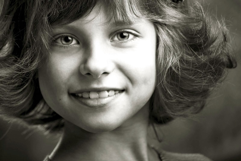 innocence, looking at camera, body part, one person, front view, smiling, women, shirt, s, hairstyle, gray, monochrome, offspring, eyes, human face, childhood
