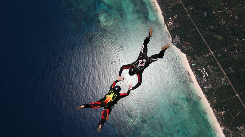challenge, cooperation, motion, full length, group of people, unity, sky diving, 2K, parachutes, teamwork, adrenaline, jumping, day, trees, aerial view