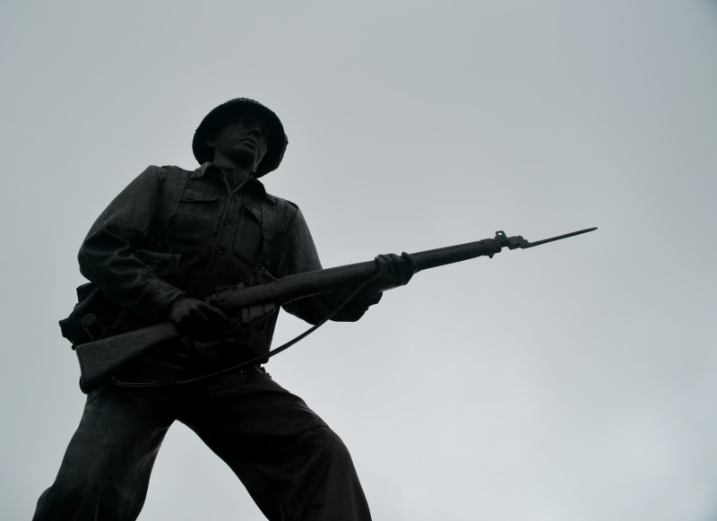 statue, studio shot, holding, sky, gun, war, 5K, former, heritage, standing, soldier, special Forces, conflict, day, music, memorial, monument, Second World War