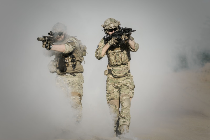 camouflage, clothing, men, guns, soldiers, camouflage clothing, weapons, battle, aggression, holding, machine gun, soldier, government, shirt, standing