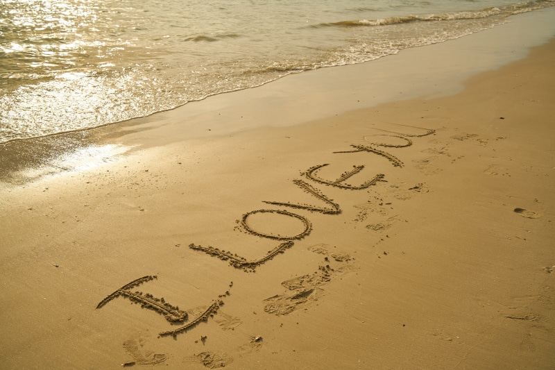 land, heart shape, environmental, season, holiday, western script, no people, 8K, nature, handwriting, photo, beautiful, background, message, landscape