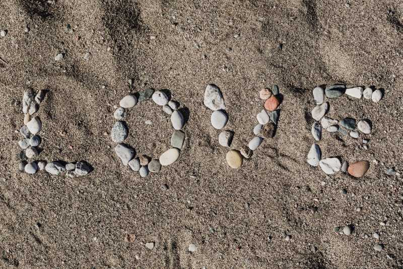 rock, shell, outdoors, stone, solid, close-up, 4K, written, directly above, high angle view, Valentines Day, nature, land, Rocks, stone - object, stones