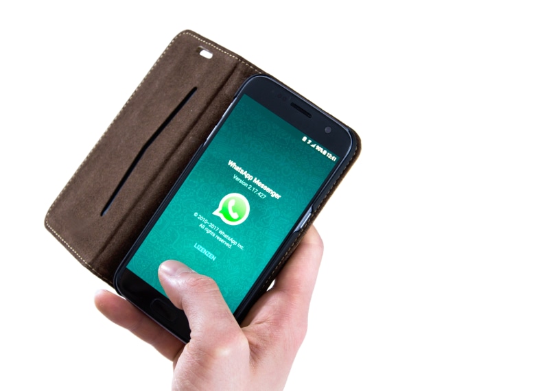 smartphone, leave, 4K, close-up, studio shot, finger, message, white background, copy space, connection, internet, data, green color, human finger, wireless technology