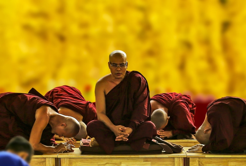 shaved head, belief, bowing, front, respectable, men, faith, respectfully, pilgrimage, heads, theravada monks, bhikkhu, zen-like, lifestyles, religion