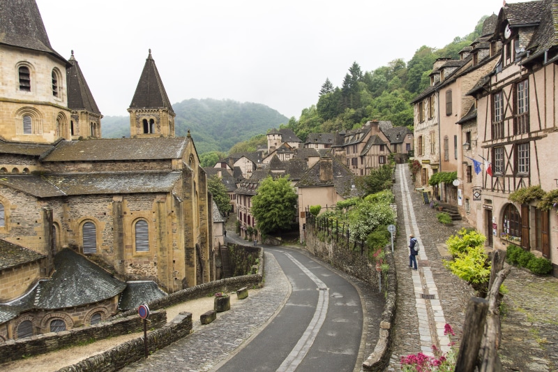 the way forward, landscape, france, clear sky, direction, nature, church, 5K, building, city, place of worship, heritage, sky, no people, pilgrimage, medieval