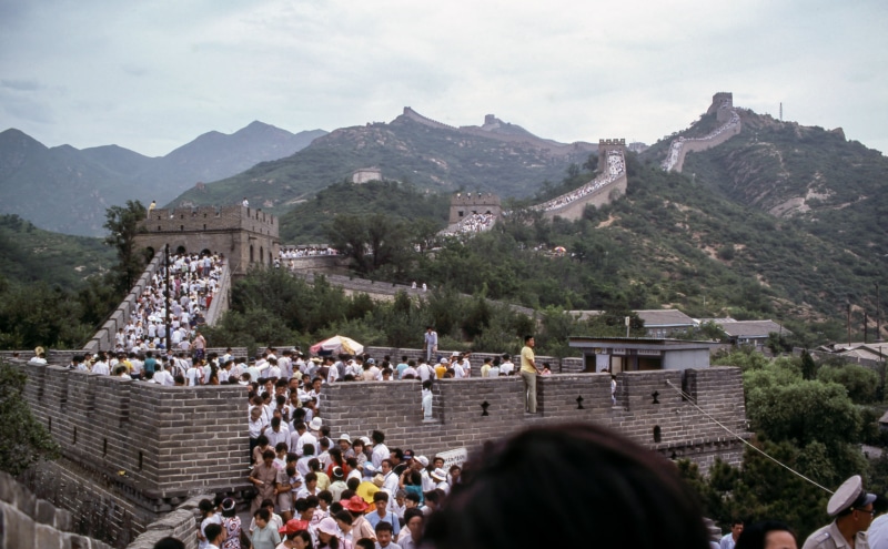 city, friends, travel, clouds, group, wall, tour, ancient, destination, beijing, china, women, built structure, large group of people, 4K, mountain range